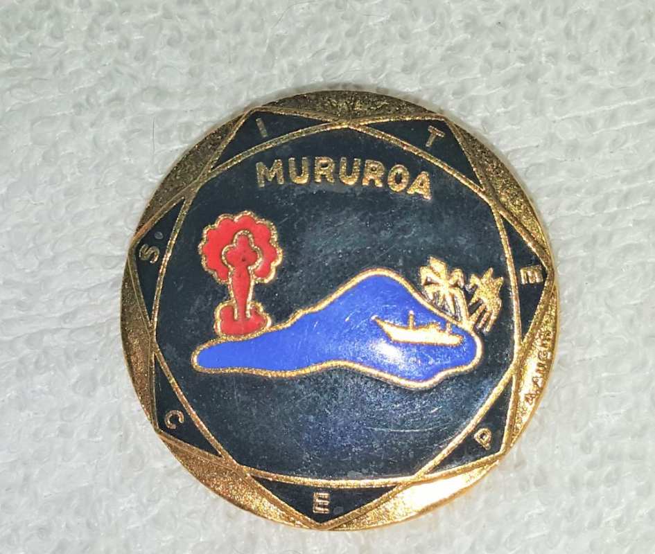 Mururoa Pin - FR MEDALS, BADGES & INSIGNIA - World Militaria Forum